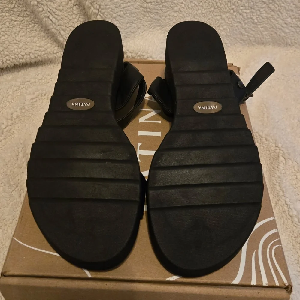 Leather Patina/Portland Leather Black Sandals. Womens Size 10 - Picture 2 of 4